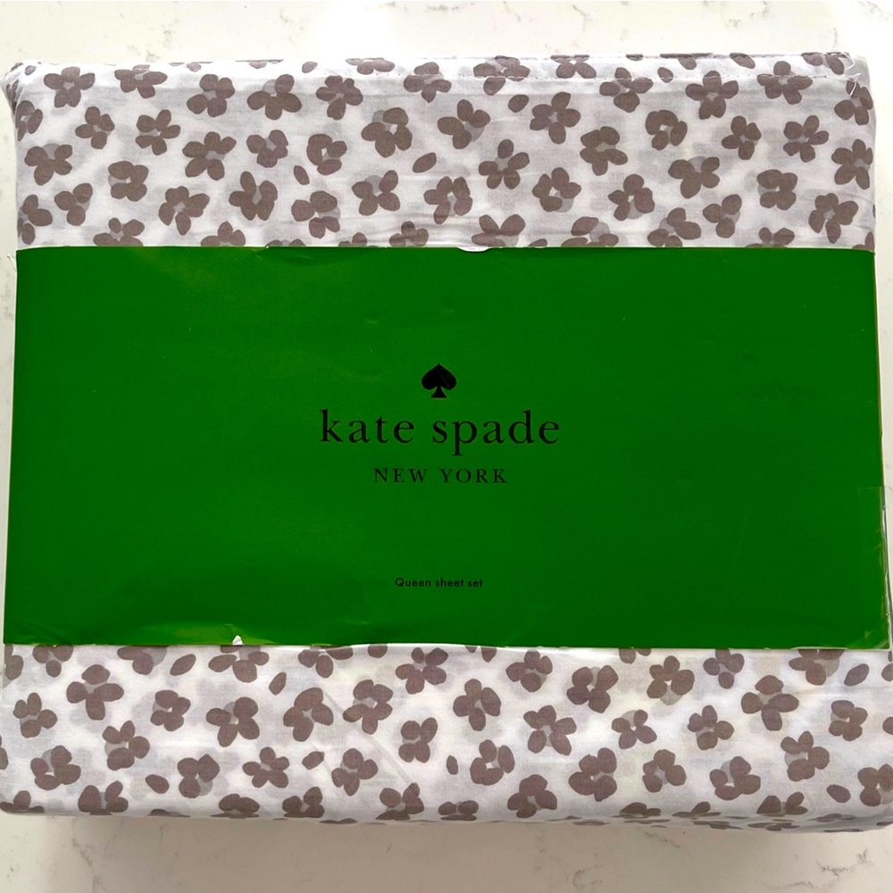 NEW 4pc Kate Spade Queen Sheet Set Floral Cottage Chic Tiny Grey Flower Petals